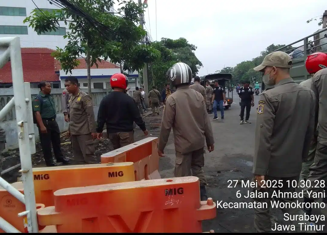 Pembersihan PKL Samping RSI: Kerja Sama antara Pedagang dan Petugas
