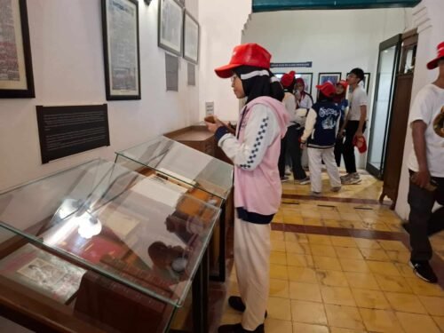 Bulan Bung Karno,DPC PDIP Surabaya Bersama TMP Gelar Kegiatan Historical Trip Diikuti Ratusan Pelajar
