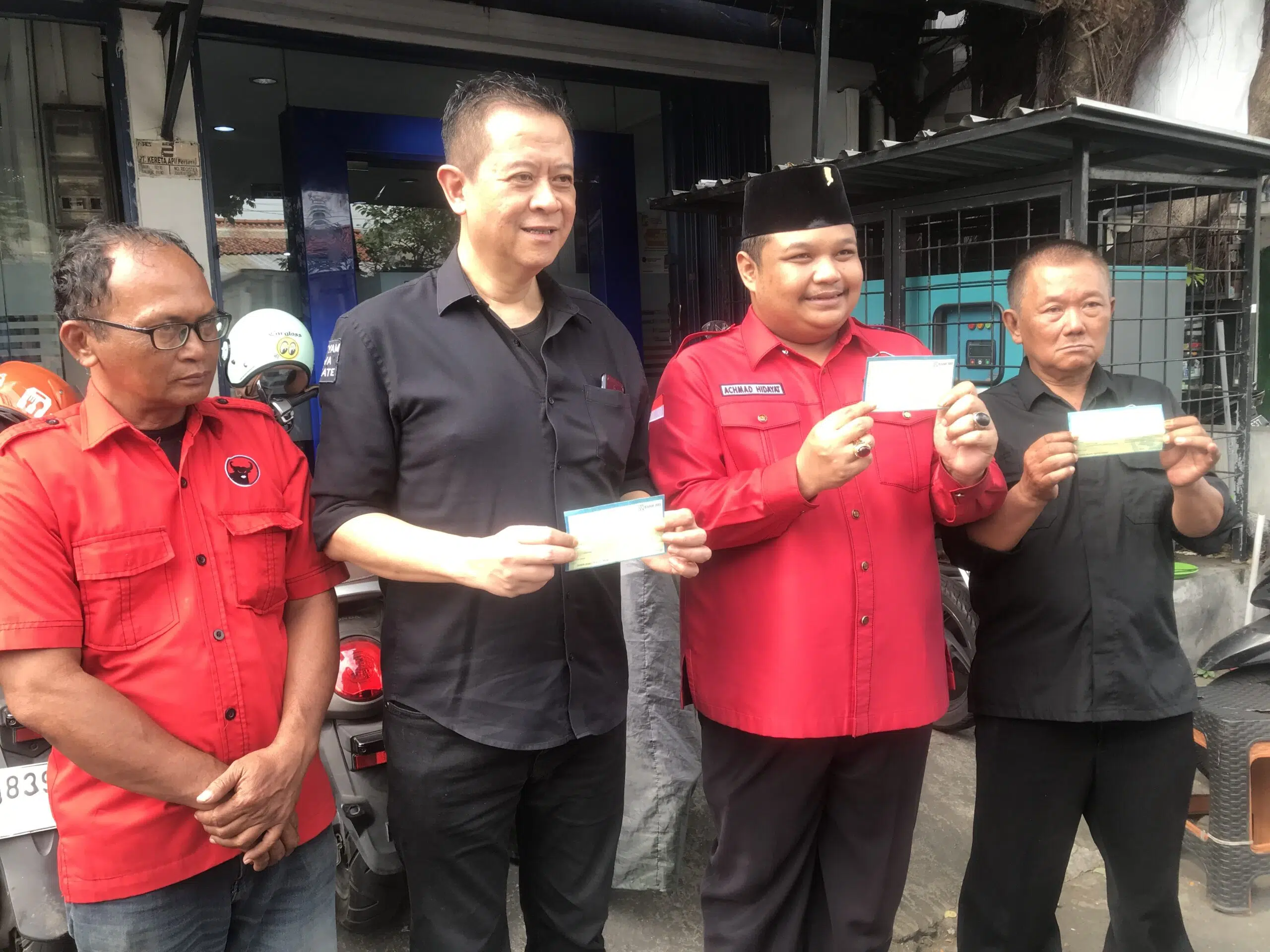 Loyalitas Terhadap Ibu Megawati,Kader Banteng Akar Rumput Menyetor Dana Secara Sukarela ke Rekening Gotong Royong