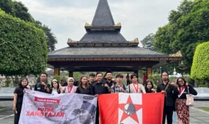 Peringati Hari Wafat Bung Karno,GMNI UNTAG 1945 Surabaya Gelar Tabur Bunga dan Napak Tilas Putra Sang Fajar
