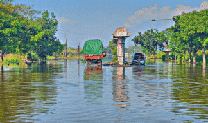 Tol Buntung Porong Terendam Banjir, Tiga Kendaraan Mogok Akibat Genangan