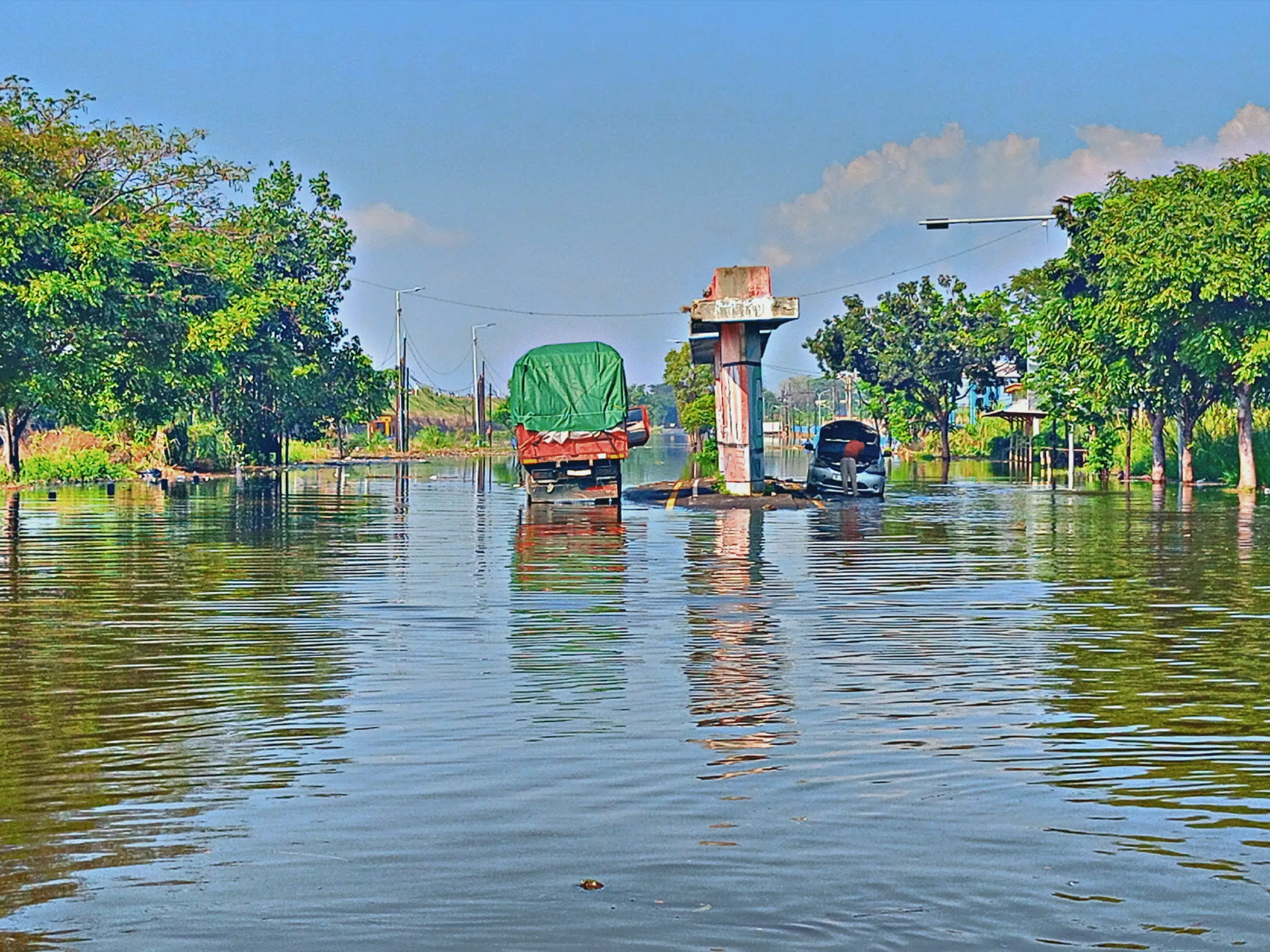 Tol Buntung Porong Terendam Banjir, Tiga Kendaraan Mogok Akibat Genangan