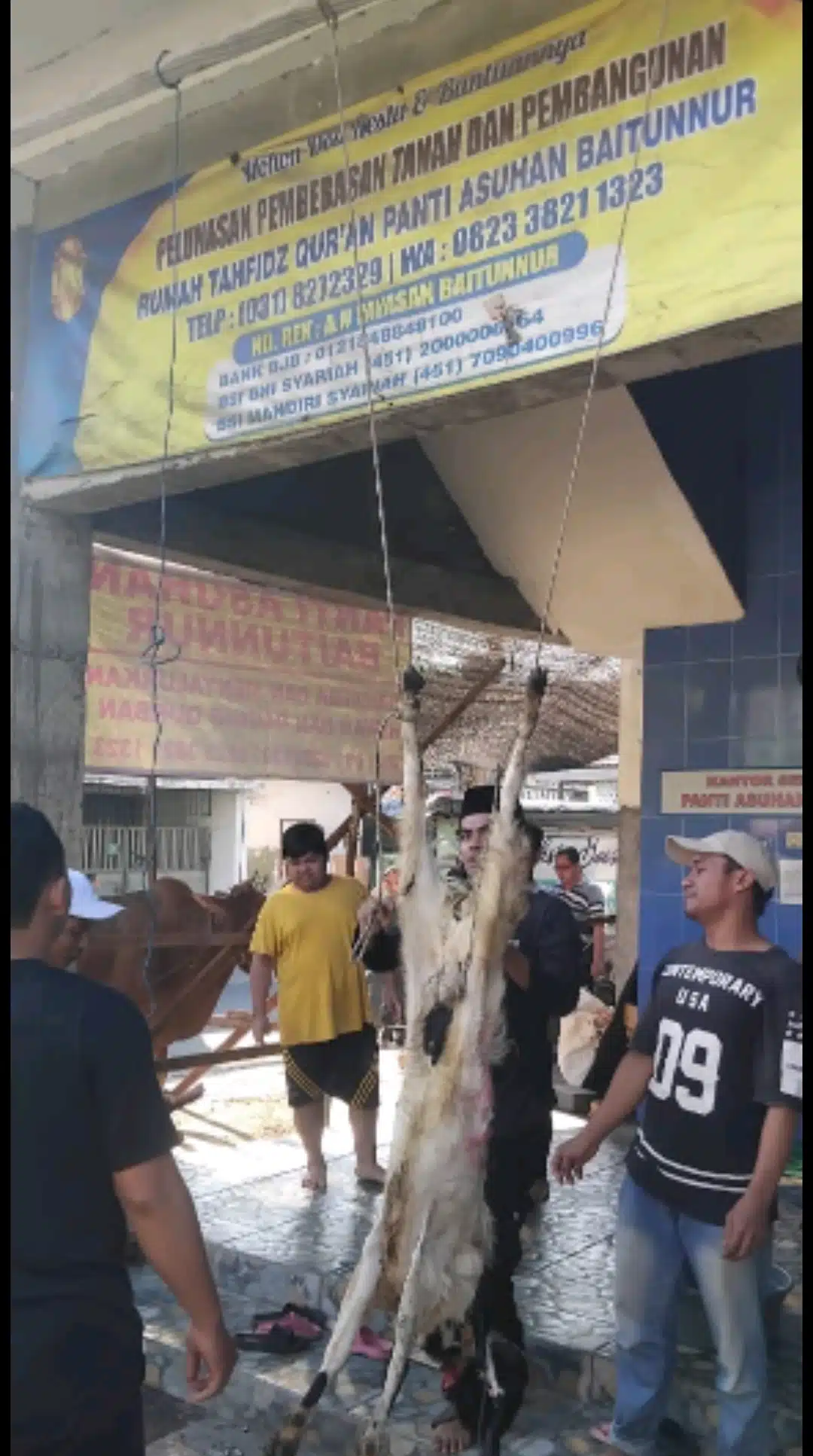 Panti Asuhan Baitun Nur Surabaya Mengadakan Kurban, Warga Sekitar Antusias Membantu