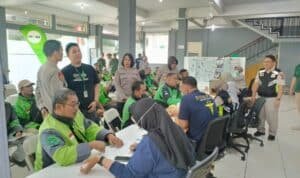 Biddokkes Polda Jatim Gelar Bakti Kesehatan Berkah Bagi Ribuan Ojol di Hari Bhayangkara ke 79