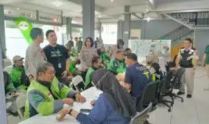 Biddokkes Polda Jatim Gelar Bakti Kesehatan Berkah Bagi Ribuan Ojol di Hari Bhayangkara ke 79