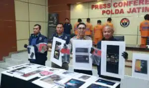 Polda Jatim Amankan 4 Orang Admin dan Anggota Group WA Gay di Surabaya