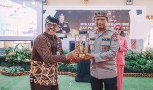 Kunjungi SMADATARA, Kapolda Jatim : ‘Negara Maju adalah Negara yang Diisi Generasi Disiplin dan Berkarakter