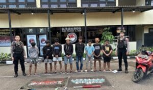 Patroli Perintis Presisi Satsamapta Polres Tanjung Perak Gagalkan Aksi Tawuran, 8 Remaja Diamankan