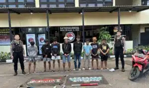 Patroli Perintis Presisi Satsamapta Polres Tanjung Perak Gagalkan Aksi Tawuran, 8 Remaja Diamankan