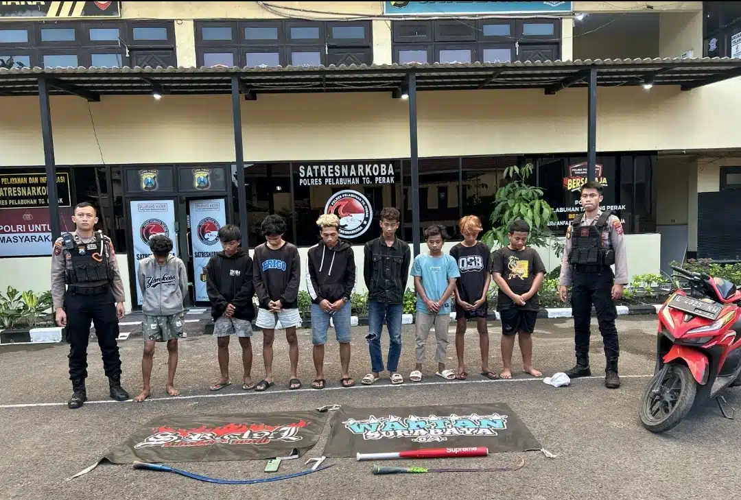 Patroli Perintis Presisi Satsamapta Polres Tanjung Perak Gagalkan Aksi Tawuran, 8 Remaja Diamankan
