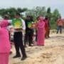 Hari Bhayangkara ke-79 Polres Lamongan Salurkan Bansos untuk Pemulung di TPA