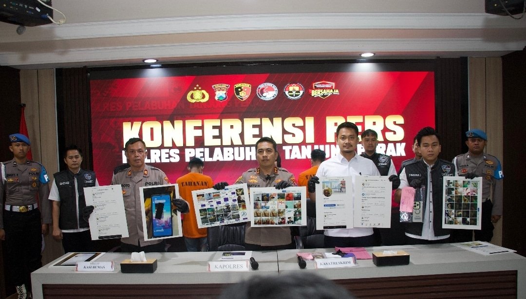 Polres Pelabuhan Tanjung Perak Ungkap Grup Facebook “Gay Khusus Surabaya” Sebar Konten Asusila, Dua Orang Jadi Tersangka