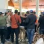 Awak Media Didorong, Dilarang Pengambilan Liputan, Dipiting, dan Ditantang Diajak Duel oleh Oknum Pengamanan Wabup Sidoarjo Saat Liputan di Pendopo Kabupaten Sidoarjo
