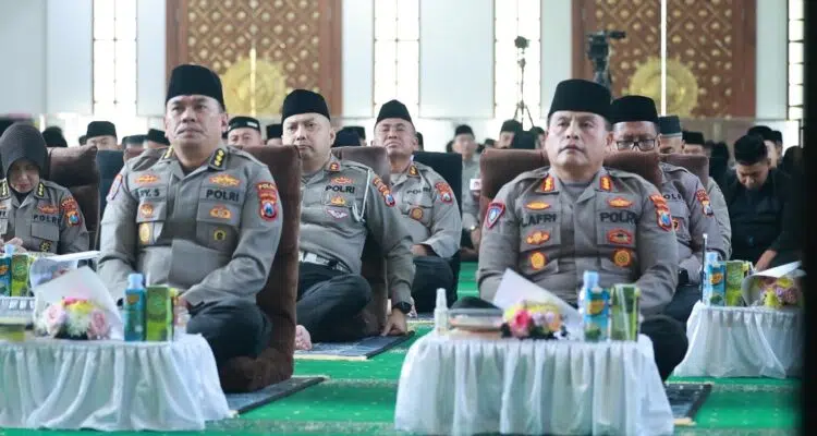 Dedikasi Untuk Indonesia Damai Polda Jatim Gelar Doa dan Zikir Bersama Sambut Hari Bhayangkara ke – 79