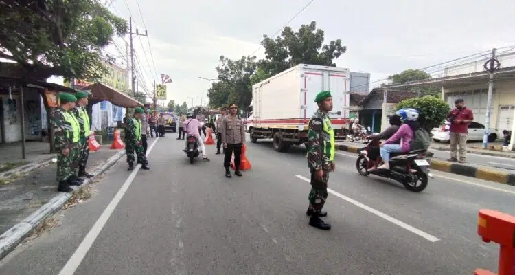 Sinergitas Polres Madiun bersama TNI Siagakan Ratusan Personel Jaga Kondusifitas Satu Suro