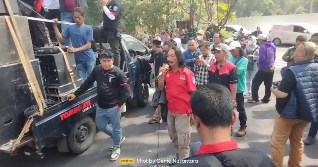 PWDPI JATIM Bersama VANGUARD Jurnalis Tuntut Aksi Damai Pertanggung Jawaban Melarang Jurnalis Saat Peliputan