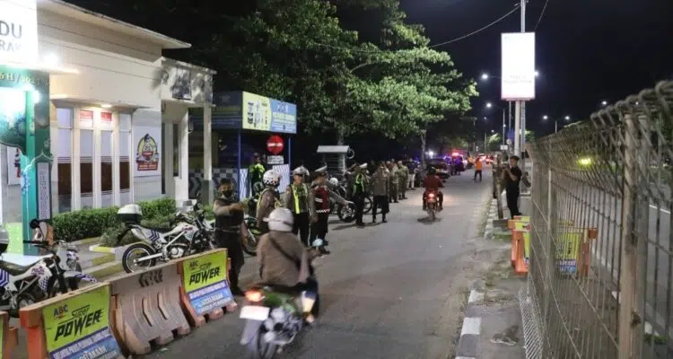 Jaga Surabaya Kondusif, TNI-Polri Gelar Patroli Skala Besar Pasca Pengesahan Warga Silat