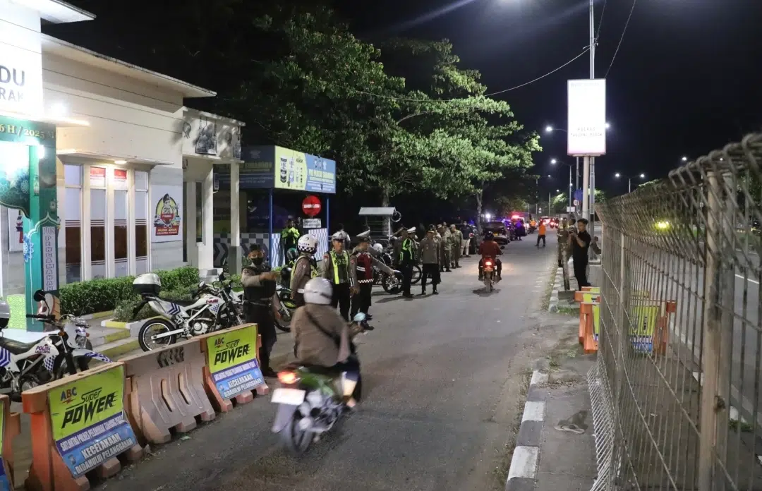 Jaga Surabaya Kondusif, TNI-Polri Gelar Patroli Skala Besar Pasca Pengesahan Warga Silat