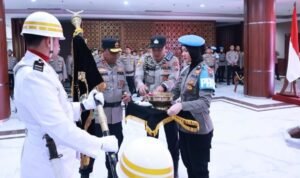 Kapolda Jatim Pimpin Upacara Pemuliaan Nilai Luhur Tribrata Pataka Polda Jatim ‘Tan Hana Dharma Mangrwa