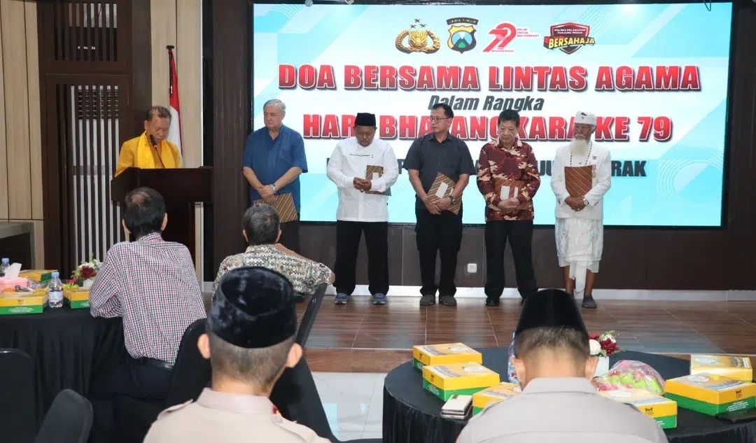 HUT Bhayangkara ke-79, Polres Pelabuhan Tanjung Perak Gelar Doa Bersama Lintas Agama untuk Pererat Persatuan