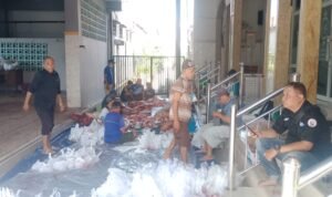 Idul Adha Penuh Berkah, Masjid Al Hidayah Ngagel Rejo Bagikan Daging Kurban untuk Warga Hingga Guru Ngaji