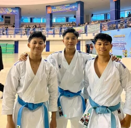 Atlet Karate Muda dan Berprestasi Bawa Surabaya Bertahan Di Puncak Klasemen Porprov Jatim 2025 10 Atlet Karate Muda dan Berprestasi Bawa Surabaya Bertahan Di Puncak Klasemen Porprov Jatim 2025