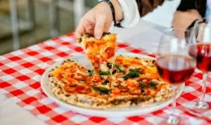 Grand Mercure Solo Baru Luncurkan Promo Hemat Sensasi Pizza dengan Tungku Tradisional 