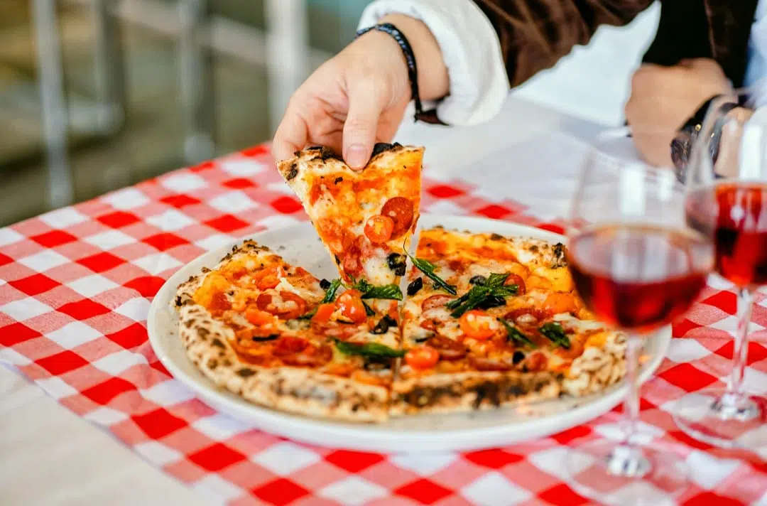 Grand Mercure Solo Baru Luncurkan Promo Hemat Sensasi Pizza dengan Tungku Tradisional 