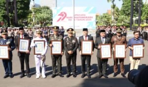 Kapolres Pelabuhan Tanjung Perak Ikuti Peringatan HUT Bhayangkara ke-79 di Balai Kota Surabaya