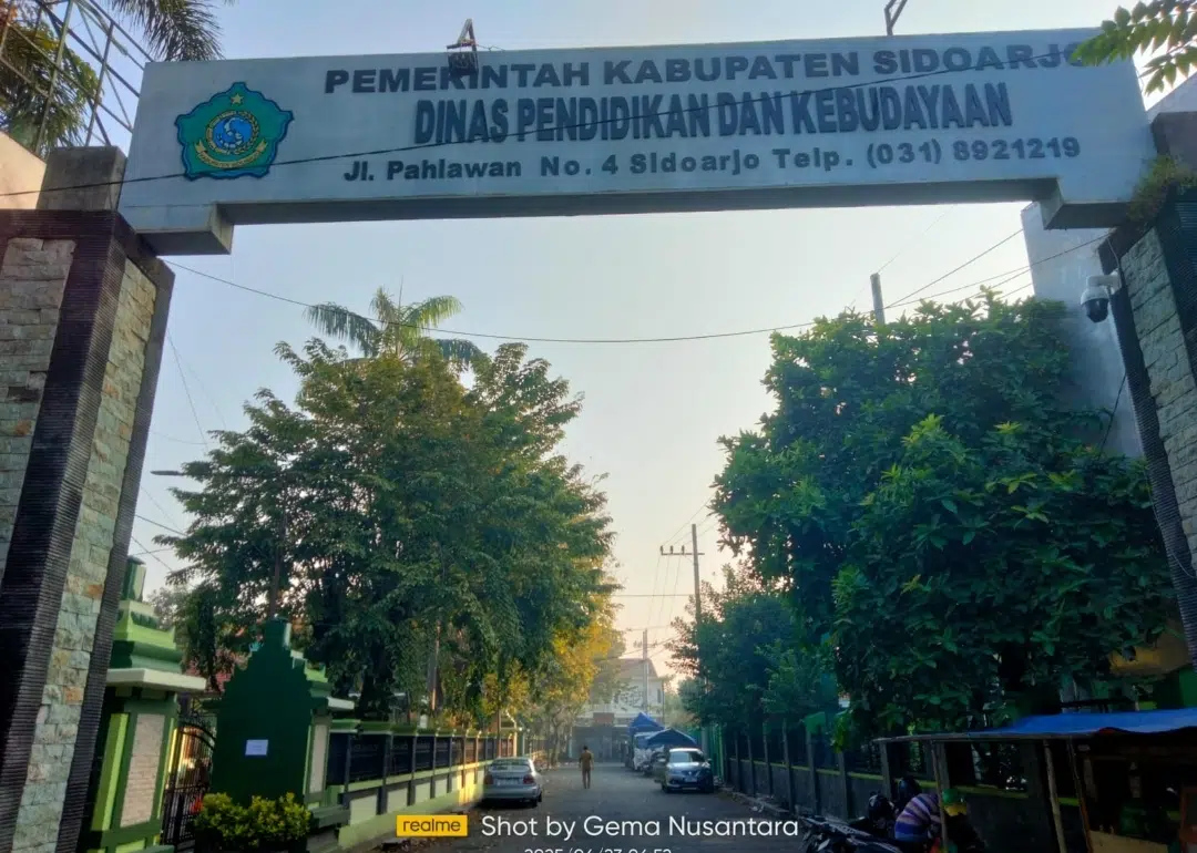 Penerimaan Siswa Baru SMPN Sidoarjo Dikecam: Titipan Pejabat Diakomodir, Warga Tak Mampu Tersingkir!