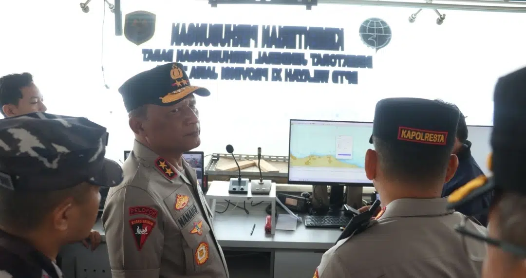 Kapolda Jatim Pantau Langsung Pencarian Korban Kapal Tenggelam di Selat Bali