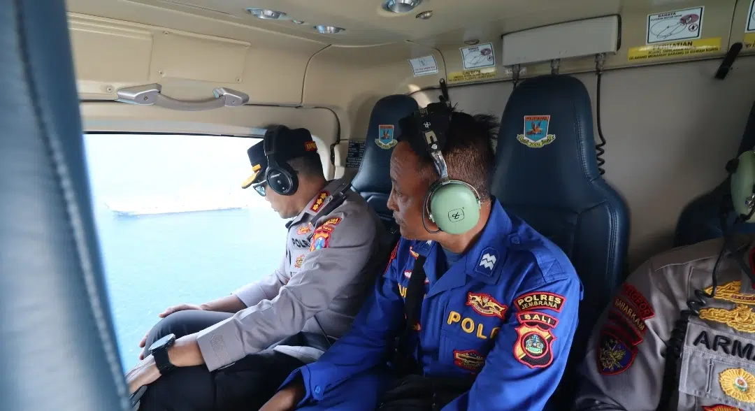 Polda Jatim Gunakan Kapal Patroli Polairud dan Helikopter Cari Korban Kapal Tenggelam di Selat Bali