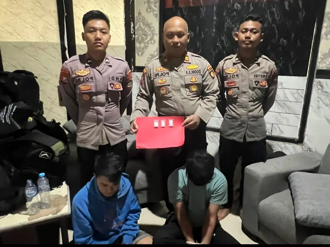 Unit Patroli Perintis Presisi Polres Tanjung Perak Amankan Dua Pemuda Pembawa Sabu saat Cegah Tawuran