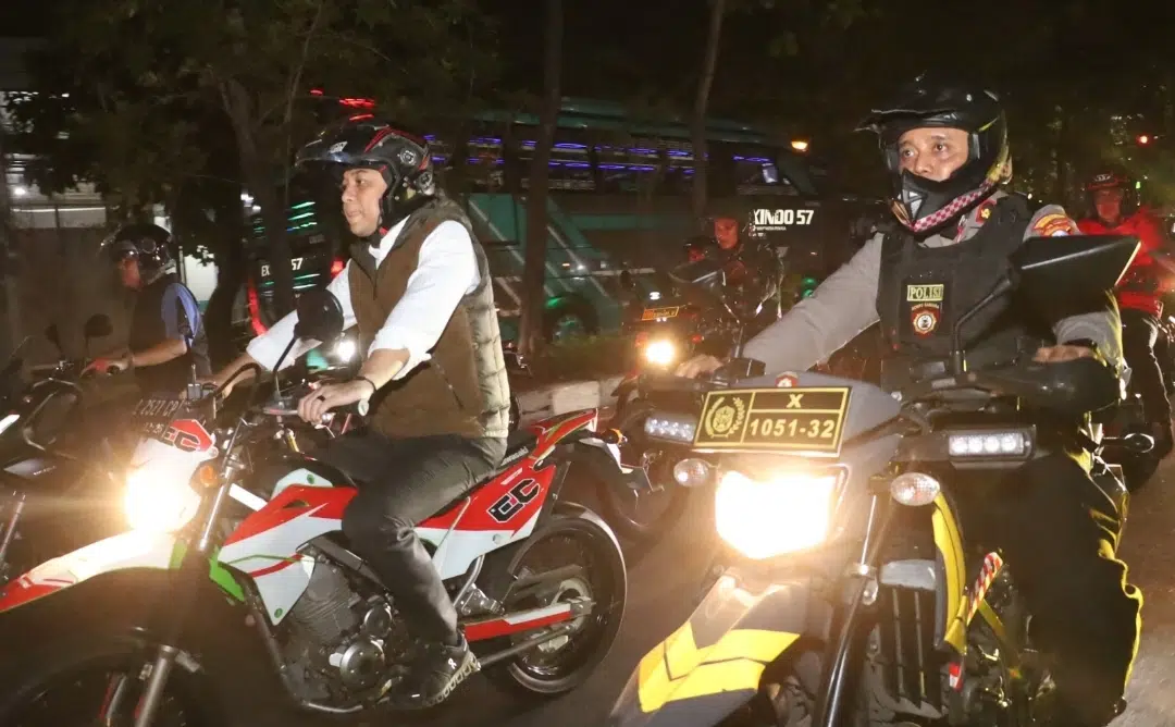 Polres Pelabuhan Tanjung Perak Gelar Patroli Gabungan Awasi Pemberlakuan Jam Malam Anak Dibawah Umur.