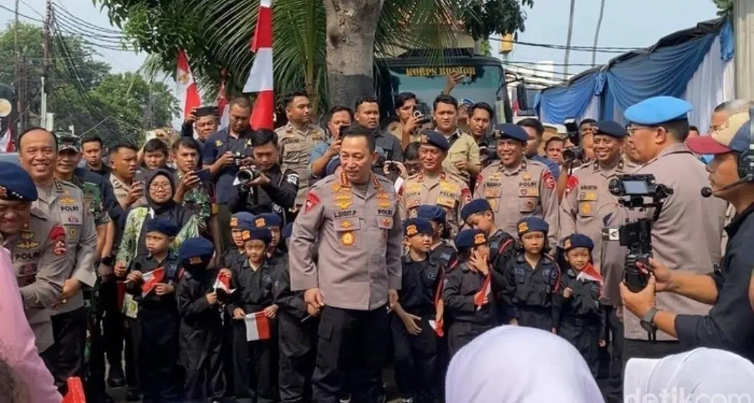 Resmikan SPPG di Mako Brimob Depok, Kapolri Disambut Brimob Cilik