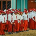 Momen Mengharukan di Hari Pertama Sekolah: Para Ayah di Sidoarjo Turut Antar Anak