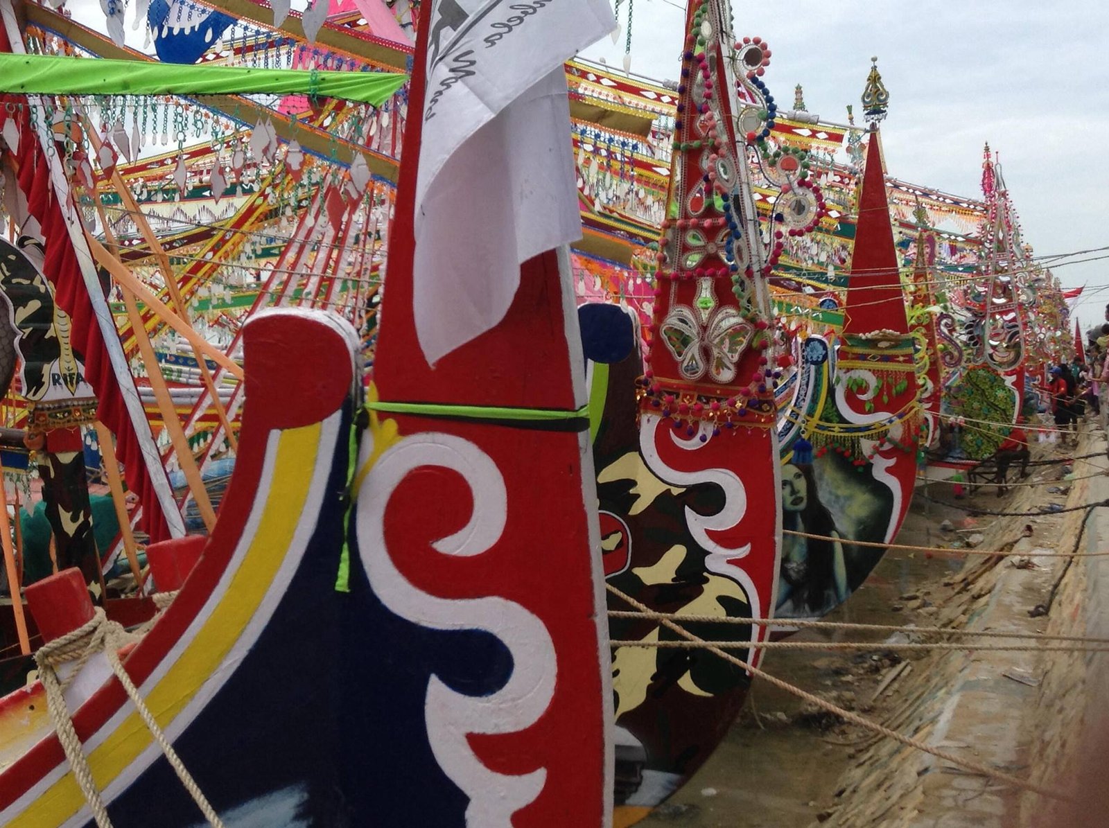 Kemeriahan Karnaval Jombang Berubah Ricuh, Warga Bersitegang