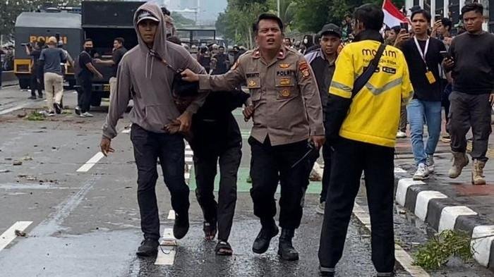 Demo Solidaritas, 15 Orang Ditahan: Pelajar hingga Kelompok Anarko