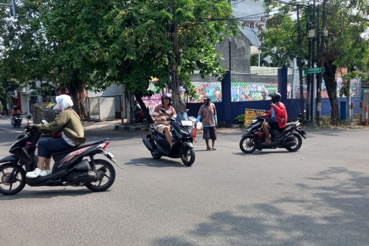 Wali Kota Surabaya Eri Cahyadi Tertibkan, Warga Minta Polisi Cepek Dibina, Bukan Dihilangkan