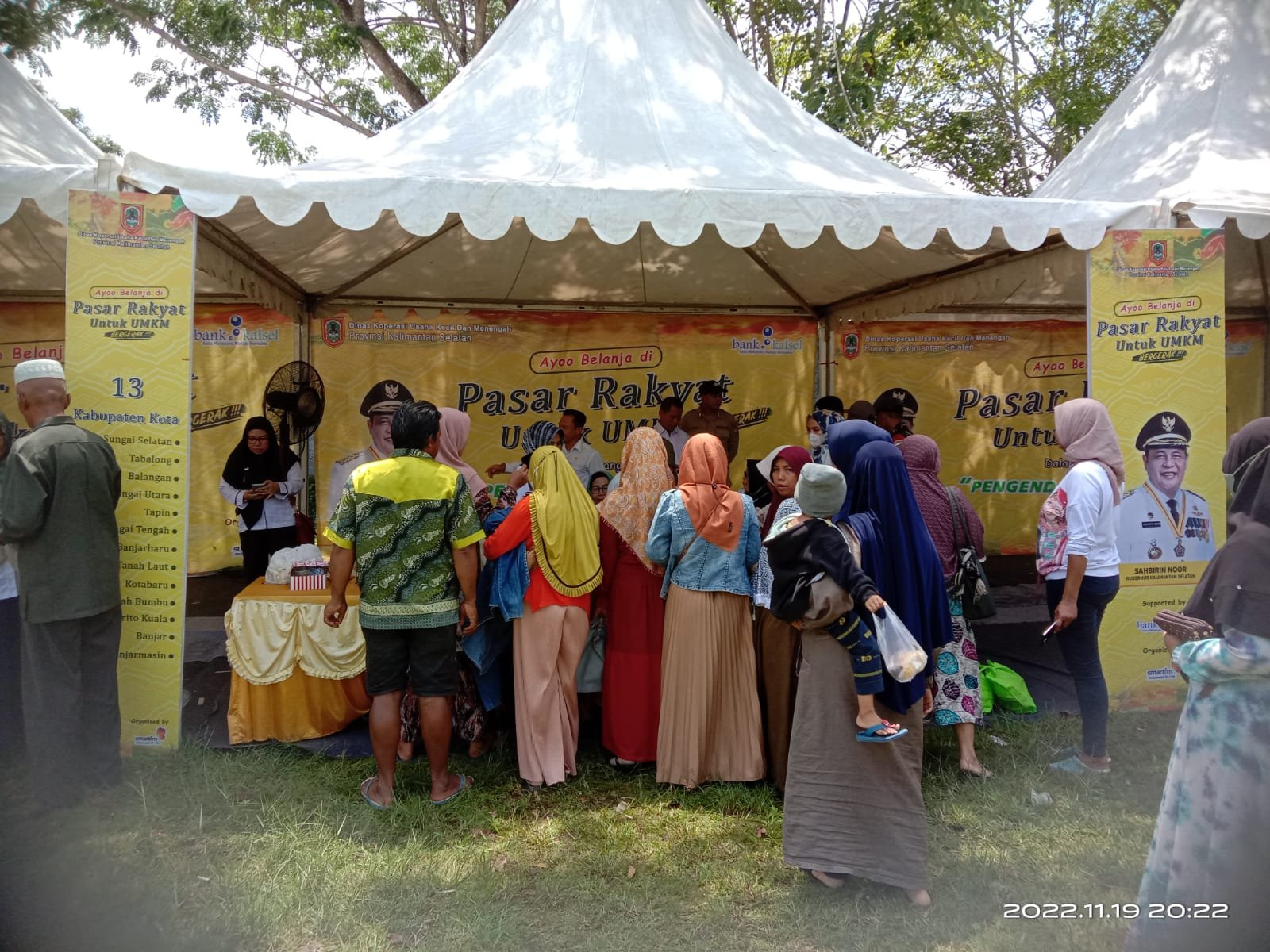 Bupati Warsubi Buka Pasar Rakyat Bandarkedungmulyo, Dukung UMKM Lokal hingga Akhir Agustus
