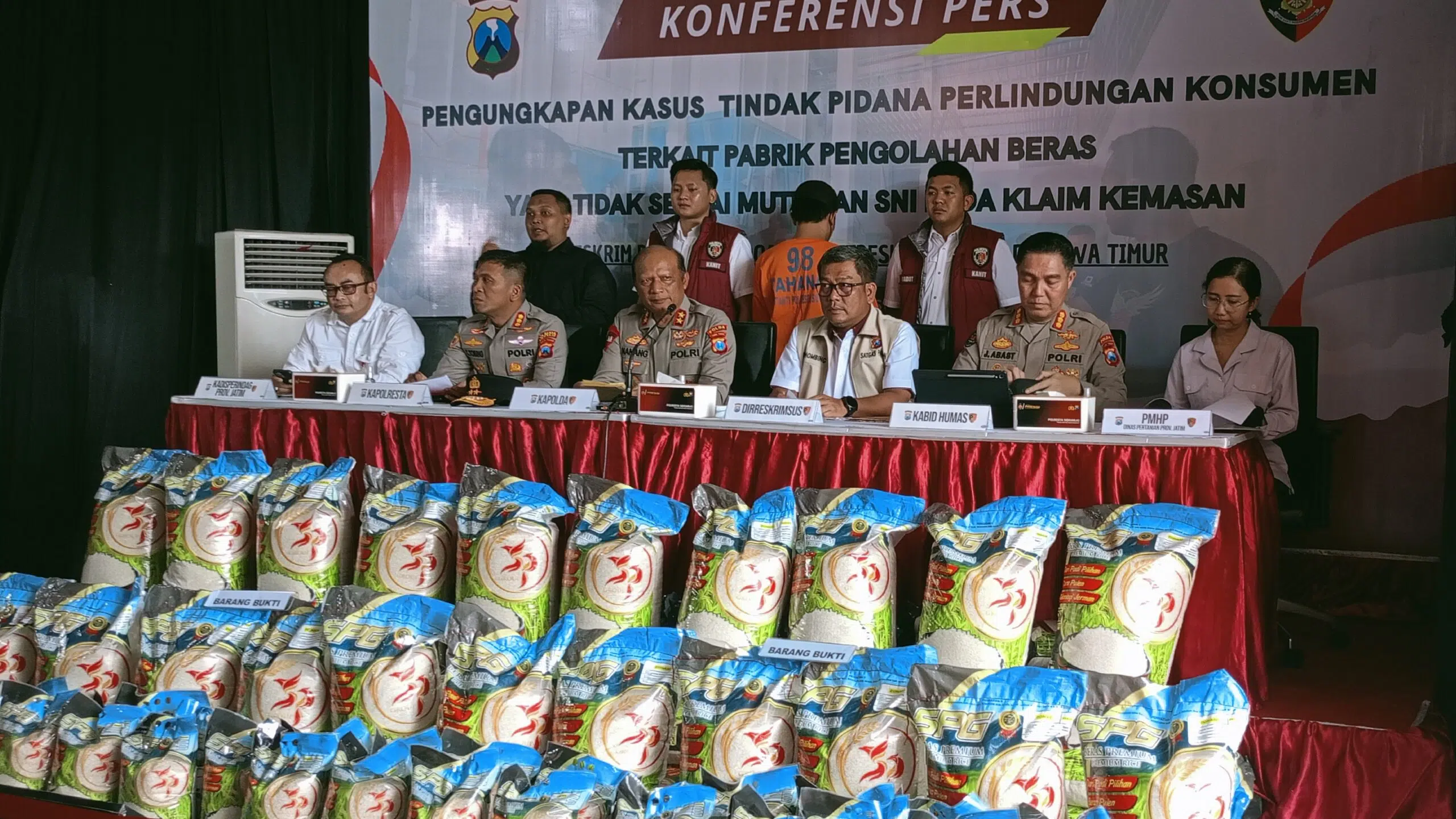 Polda Jatim melalui Polresta Sidoarjo Bongkar Praktik Oplosan Beras Premium Palsu oleh CV SPG