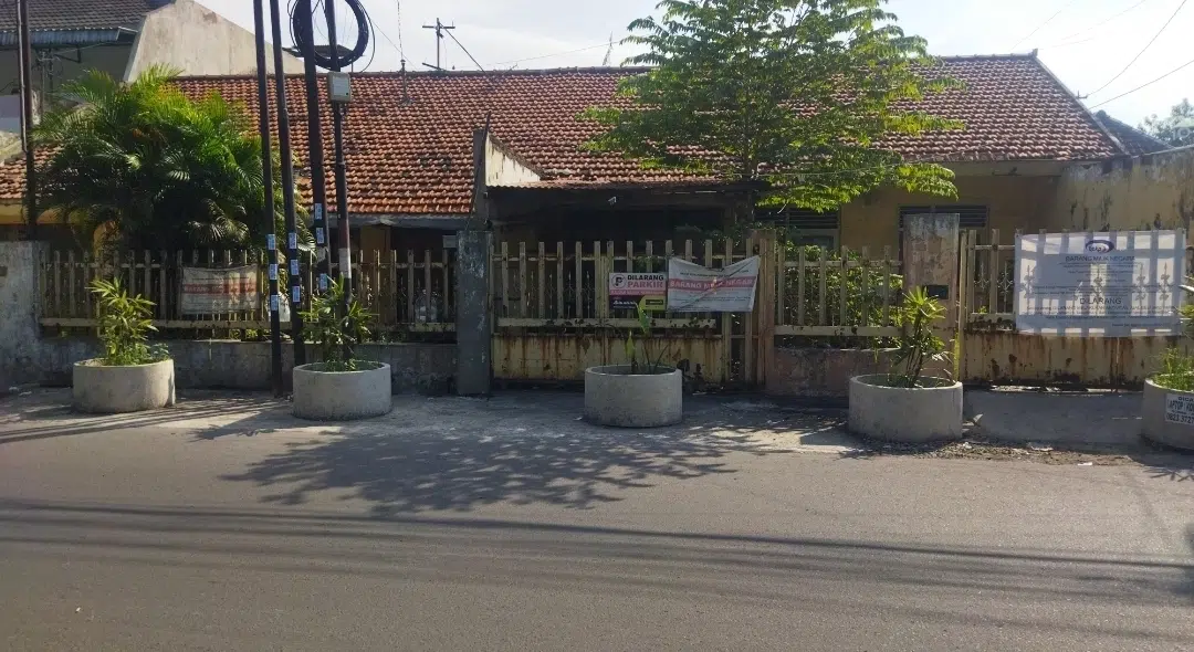 Oknum BPKP Provinsi Jatim Usir PKL di Fasum Depan Rumah Kosong Aset BPKP, Surat Konfirmasi dari Yayasan Tak Digubris