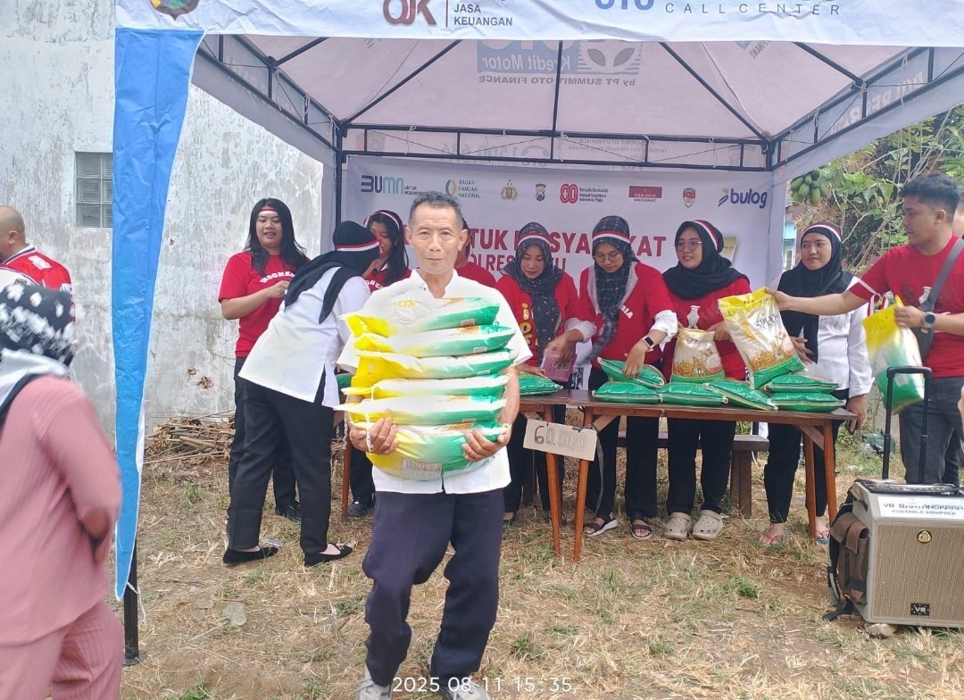 Semarak Kemerdekaan Warnai Gerakan Pangan Murah Polres Batu 1 Semarak Kemerdekaan Warnai Gerakan Pangan Murah Polres Batu