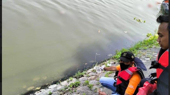 Korban Tenggelam di Sungai Surabaya Bertambah, Sepasang Sandal Jepit Menggegerkan