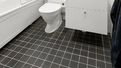 Cara Mudah Mengkilapkan Lantai Kamar Mandi Seperti Baru, Tanpa Repot! 1 Cara Mudah Mengkilapkan Lantai Kamar Mandi Seperti Baru, Tanpa Repot!