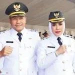 DILANTIK Bupati dan Wakil Bupati Sidoarjo Subandi Mimik Idayana