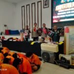 Polisi tersangka kerusuhan di surabaya