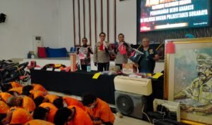 Polisi tersangka kerusuhan di surabaya