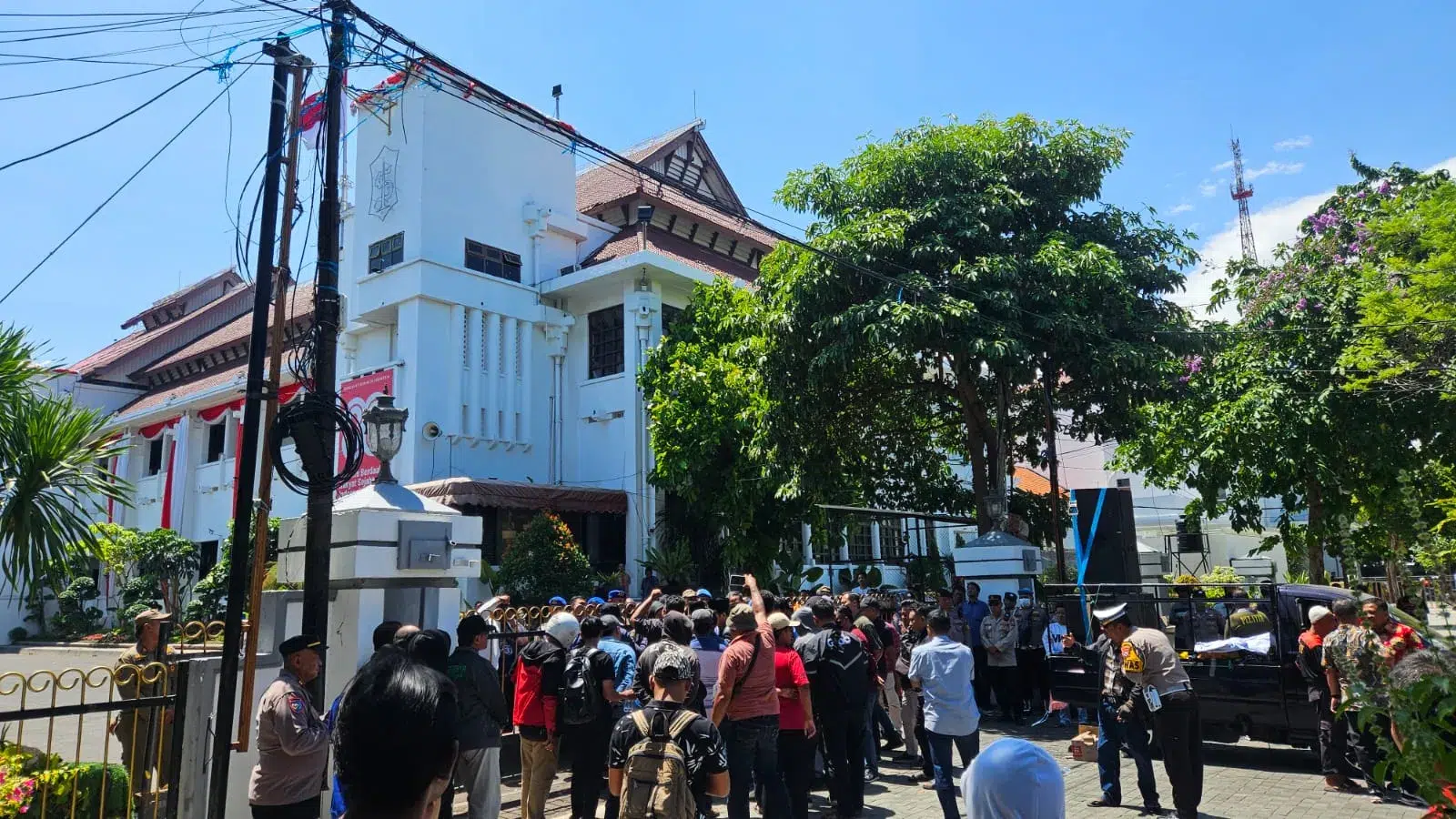 Aktivis Laporkan Indikasi Korupsi APBD Surabaya 2025 ke Kejati Jatim 1 Aktivis Laporkan Indikasi Korupsi APBD Surabaya 2025