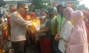 PolresOKU Bagi Sembako